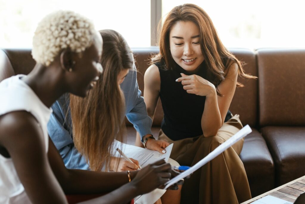 Équipe à Paris lors d'une activité team-building innovante et gamifiée