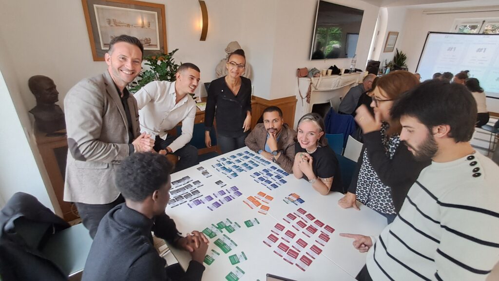 Simulation en équipes avec les cartes d’actions RSE