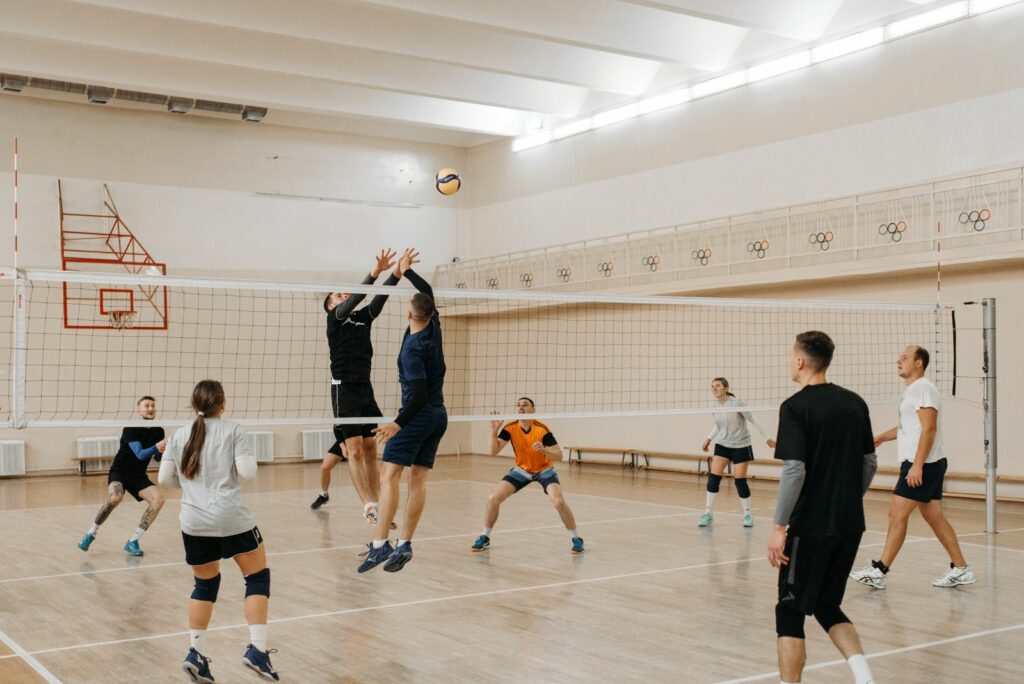 Défi collectif en team-building favorisant la collaboration et la cohésion durable