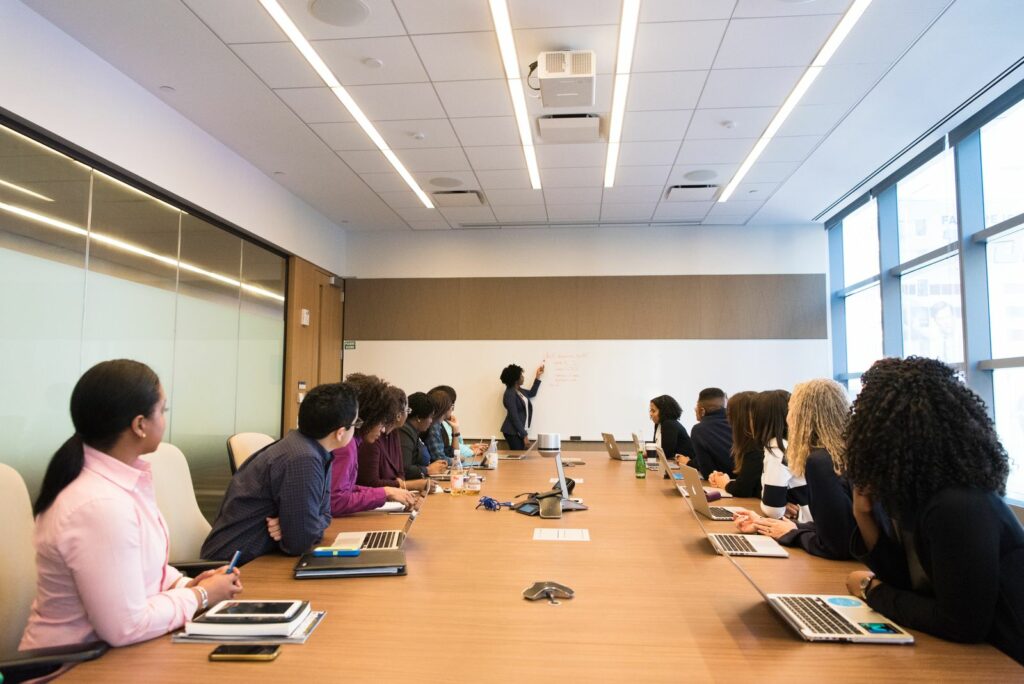 Activité ludique en séminaire créant de l'engagement collectif autour d'enjeux stratégiques