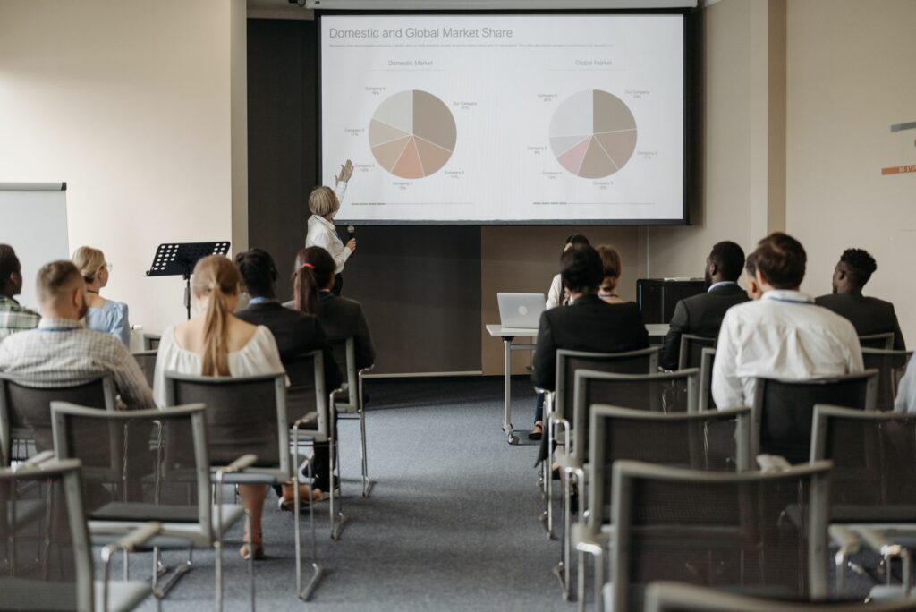 Equipes engagees dans un seminaire d entreprise strategique et transformateur