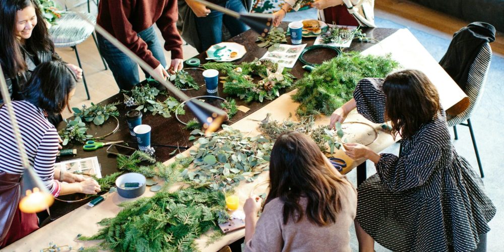 Jeux écologiques en équipe pour apprendre l'empreinte carbone et la biodiversité