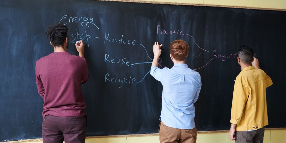 Team-building 30 personnes construisant une vision partagée et des plans d'action collectifs